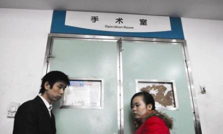 岳母手術出院，我開車接她回家，回來後我直接帶老婆去了民政局