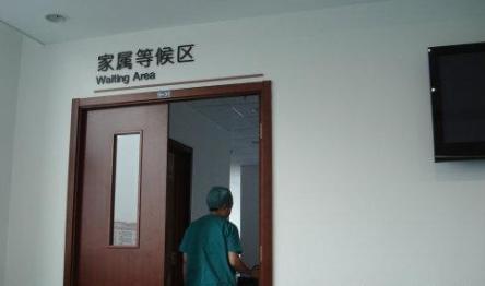 岳母手術出院，我開車接她回家，回來後我直接帶老婆去了民政局
