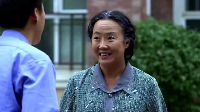 嫌農村婆婆做的飯菜不好我甩臉子，走進廚房一看，我才知道我錯了