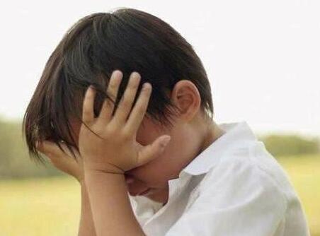 回娘家賀壽，8歲兒子哭著不進門，得知真相我果斷和娘家斷交