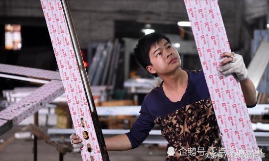 老婆登門感謝我的親弟弟，弟弟出院後，我讓老婆在離婚協議上簽字