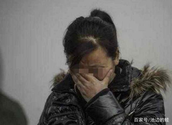 男子田裡救個女孩，妻子一看臉色驟變，男子做個決定鄰居給他跪了