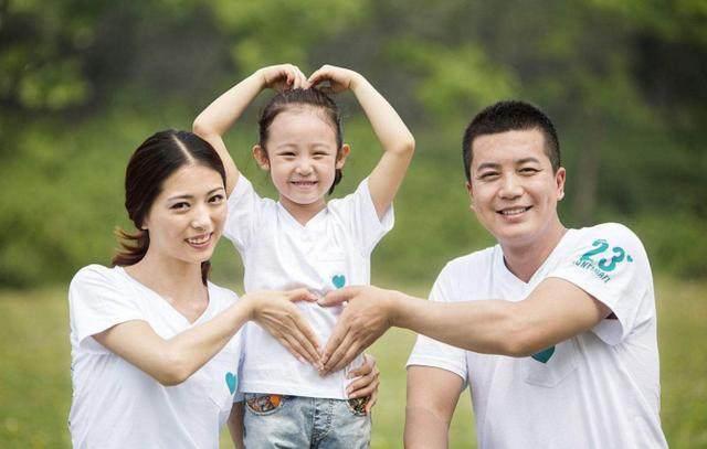 為給母親治病我把房子賣了，老婆和我提離婚，母親去世我跪地痛哭