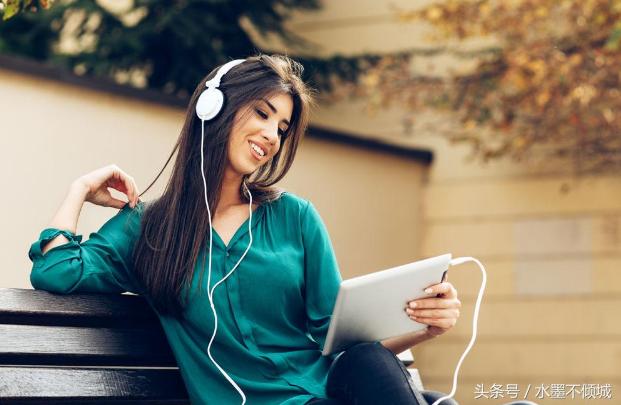 我離婚那天，母親不許我和三歲女兒進門，15年後，母親向我求助