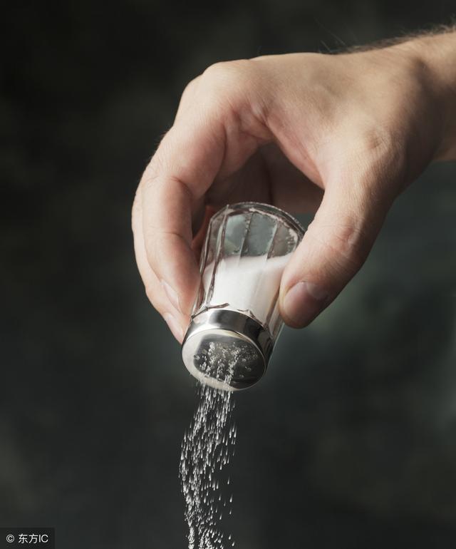 滿屋狗狗的「尿騷味」怎麼辦？教你4招，輕鬆殺菌、去味