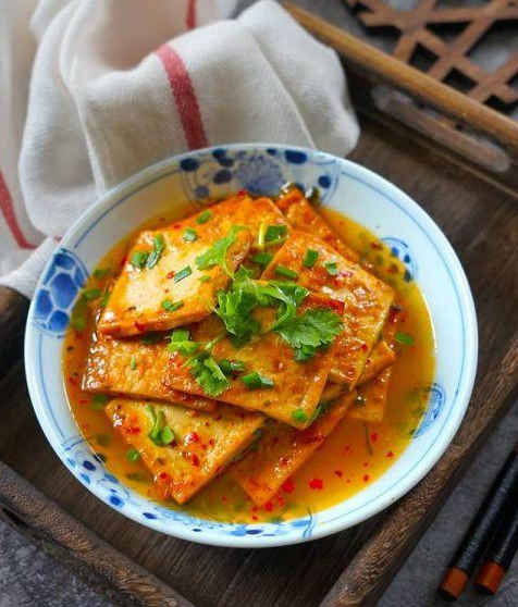 豆腐這樣做，不粘鍋不破皮，一盤營養賽過5斤豬肉