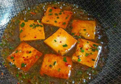豆腐這樣做，不粘鍋不破皮，一盤營養賽過5斤豬肉