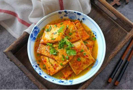 豆腐這樣做，不粘鍋不破皮，一盤營養賽過5斤豬肉