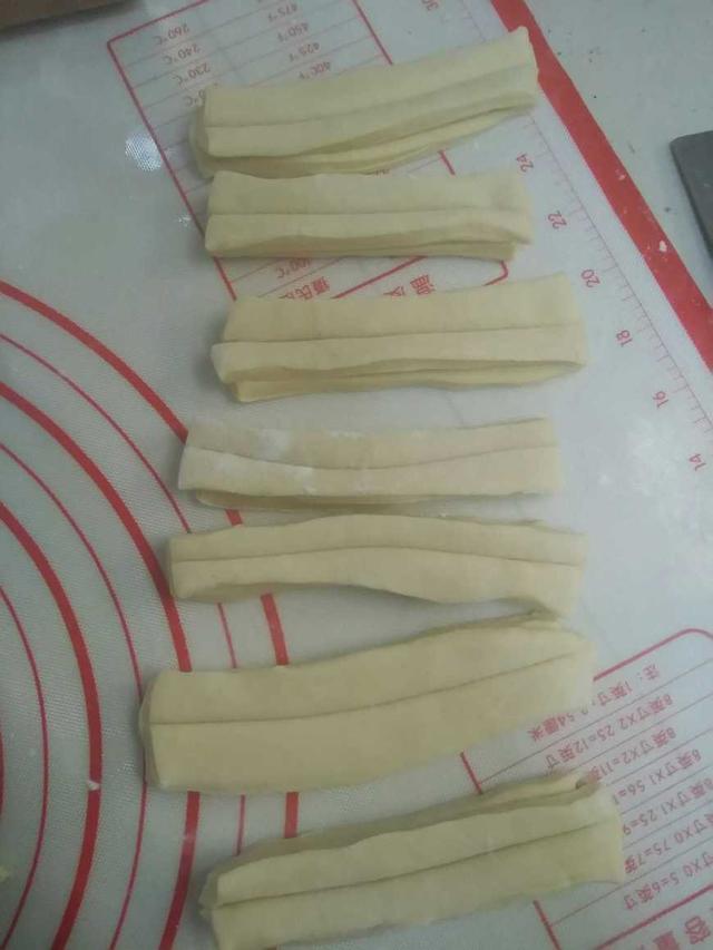 教你做迷你小油條，不揉不捏，金黃酥脆，蓬鬆飄香，鍋再小都能炸 