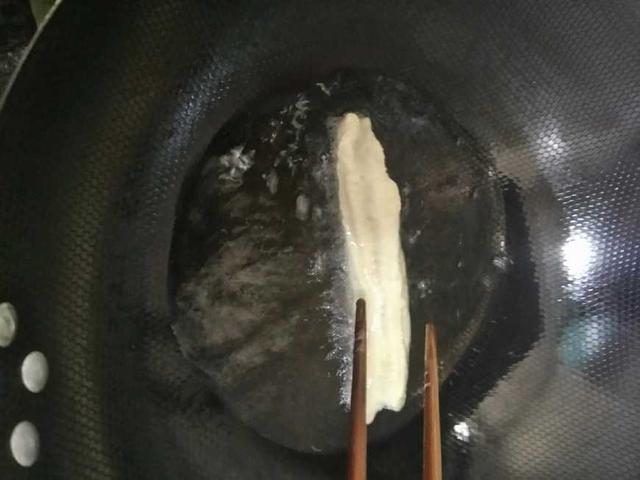 教你做迷你小油條，不揉不捏，金黃酥脆，蓬鬆飄香，鍋再小都能炸 