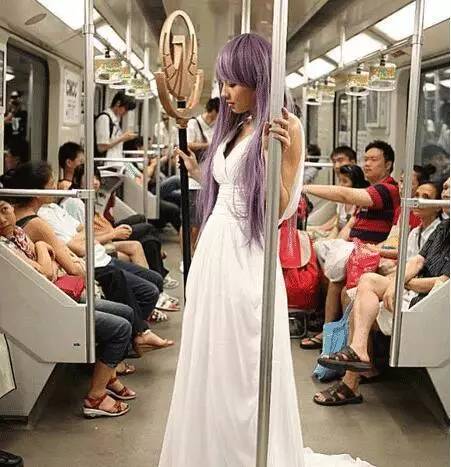 16張圖片讓男人臉紅心跳 ! ! 小姨子，下次做飯的時候記得先穿上褲子，把腿放地下 。。。
