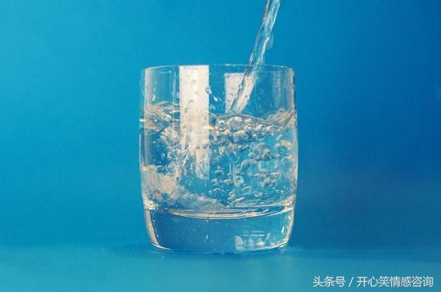 心理測試：4個水杯，你會用哪個喝水？秒測你的單戀會有什麼結果