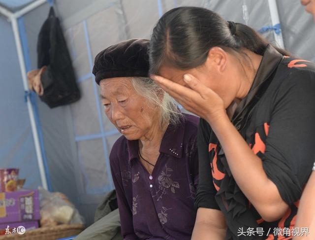 兒子去世兒媳帶老人出嫁，老人去世後，留給兒媳兩間破房子