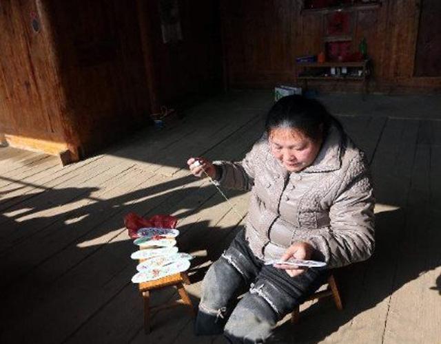 弟弟帶女朋友回老家，殘疾姐姐說他是撿來的，從此他再沒見到姐姐