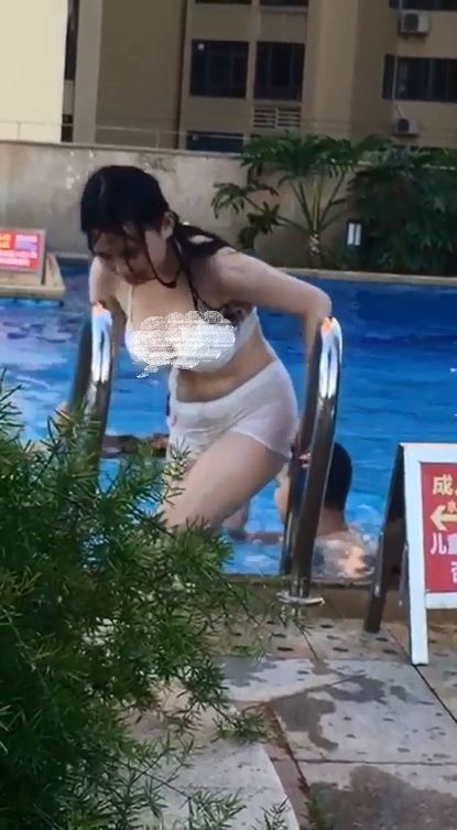 泳衣挑對布料好重要！白皙Q彈妹一起身… 他目睹驚呆 網友全嚇：太清晰(圖+影)