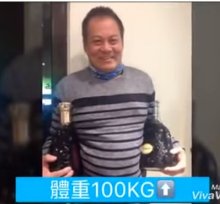 回憶當兵想找昔年同梯！老爸超猛「政戰特遣隊」照網瘋傳… 如今竟還是六塊肌！(影)