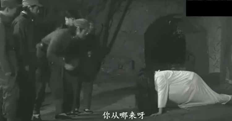 當貞子爬錯年代？被中國解放軍收留「農村大媽將她同化...」：結局整個超展開！(影)