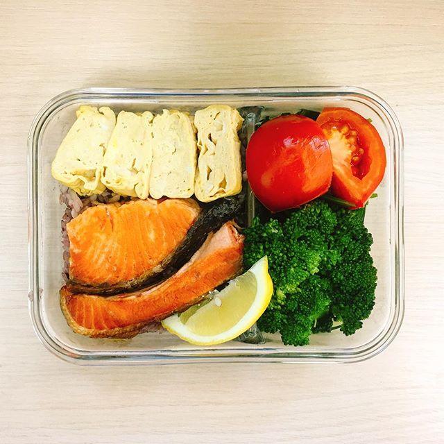 【誰說減肥需要節食？30個讓您愛上的減肥食譜，月甩8公斤！】