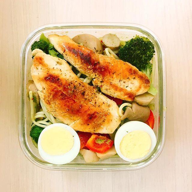 【誰說減肥需要節食？30個讓您愛上的減肥食譜，月甩8公斤！】