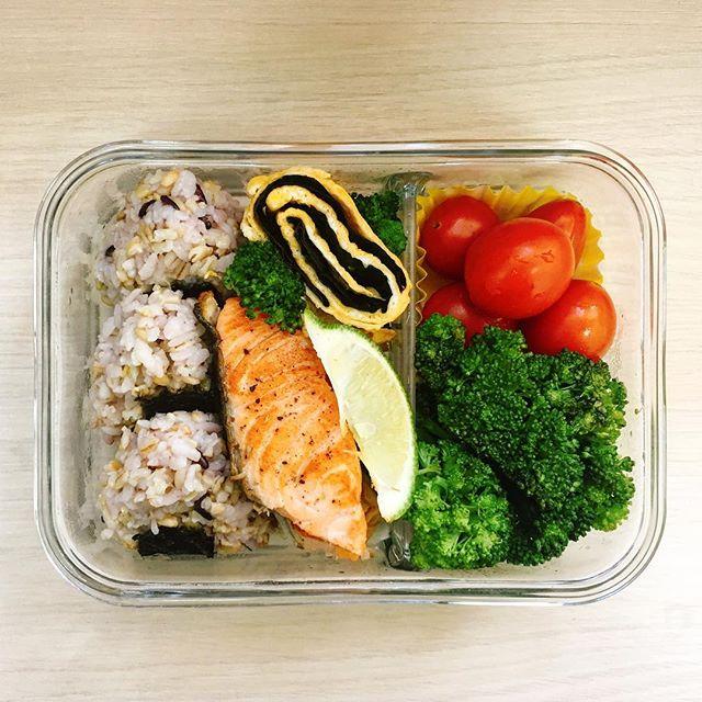 【誰說減肥需要節食？30個讓您愛上的減肥食譜，月甩8公斤！】