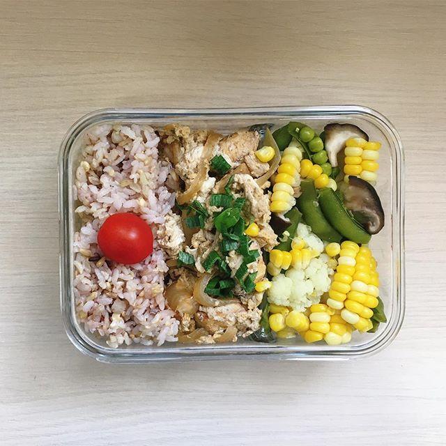 【誰說減肥需要節食？30個讓您愛上的減肥食譜，月甩8公斤！】
