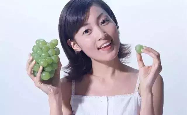 葡萄全身都是寶，吃它好處多多！顏色不同，功效也不同