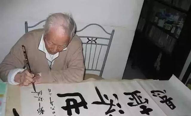 102歲國醫大師鄧鐵濤一天的作息表！這些養生秘密在其中
