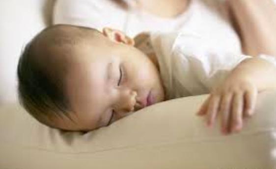睡覺「抖一下」驚醒是為什麼？　醫生表示：不是做夢！