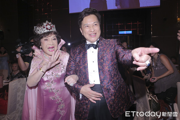 為了錢撕破臉！周遊世紀婚「韓瑜爽約消失」破冰無望，阿姑動怒「把經紀人擋門外」嗆聲了！