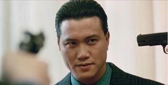曾是香港巨星，卻為治病散盡萬貫家財，今窮困潦倒吃路邊攤！
