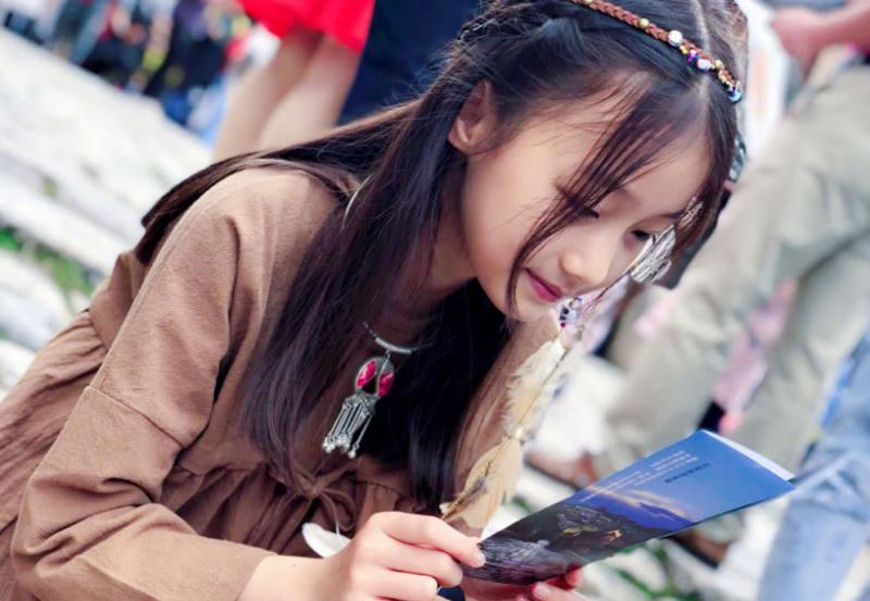 趙薇12歲「女兒」近照曝光，整個娛樂圈都在等她長大！