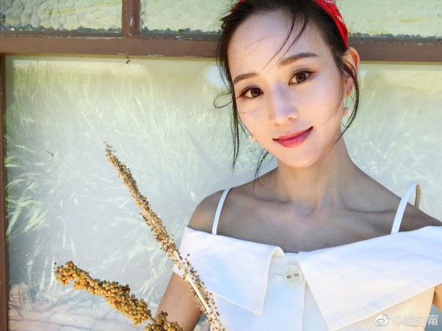 張鈞甯媽媽近照曝光，長相惹人爭議，網友：難怪張鈞甯長得這麼美！