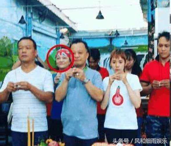 張韶涵媽媽越南工作照曝光，濃妝艷抹身材發福，打扮似少女！