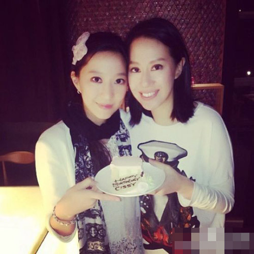 豪門另一位贏家：嫁的比郭晶晶好，老公經常翹班幫她「帶娃」