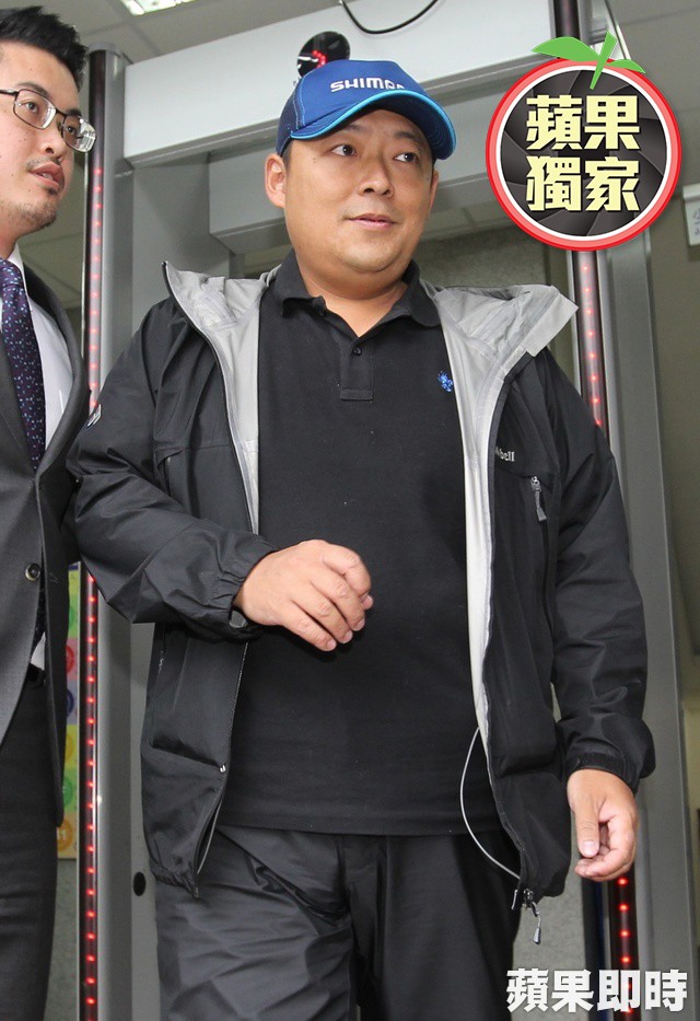 離婚官司開庭！柯以柔淚控郭宗坤：「他對我出拳2次」，加碼爆「私下其他荒唐事」絕不讓出孩子！