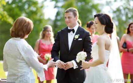 兒子結婚，母親想讓女兒出20萬彩禮，去女兒家一趟，母親淚目了