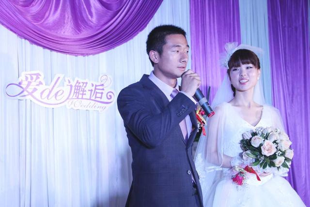 回娘家借一萬看病，哥哥讓我打借條，拿著他給的卡去取錢時愣了