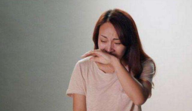 母親去世我離開繼父家，結婚那天收到條信息，我淚流不止
