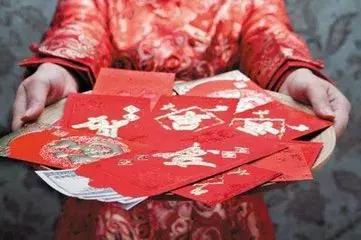 打開我媽給的出嫁紅包，我淚流滿面，原來被自己爸媽騙了那麼多年