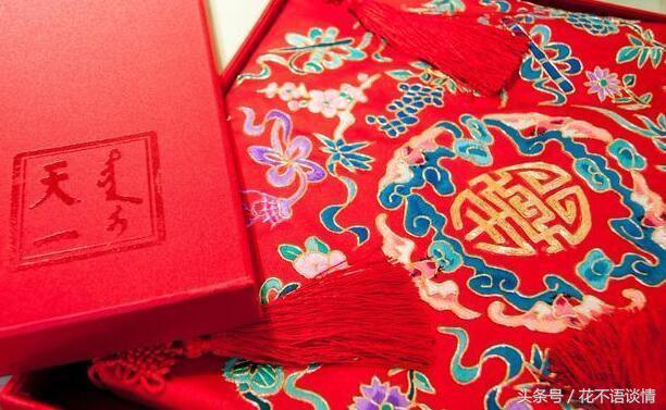 弟弟訂婚，酒席錢我出，送了兩千紅包，看到朋友圈，我忍不住落淚
