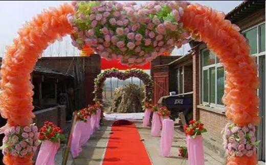 哥結婚父母揮金如土，我結婚只寄一個快遞，打開我泣不成聲