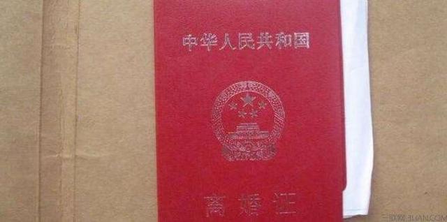 媽來我家養老，老婆忙著幫媽收拾房間，兒子指了指廚房我想離婚