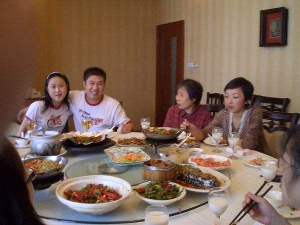 離婚在娘家住，母親給我盛飯，飯吃一半，我一抬頭哽咽的吃不下去