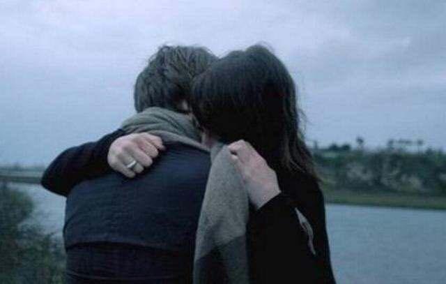 婚禮當晚婆婆端了碗麵條，我一臉嫌棄沒胃口，她指指抽屜我哭了