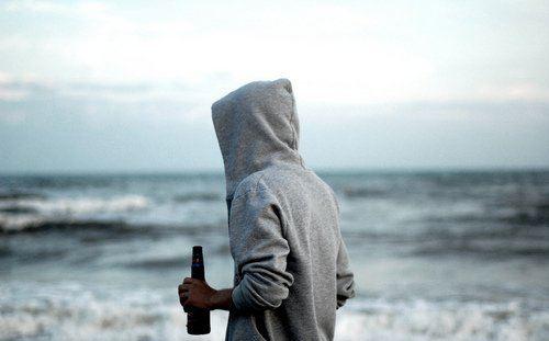 窮小子花光積蓄給流浪老人看病，全村人都說他傻，幾天後驚喜來了