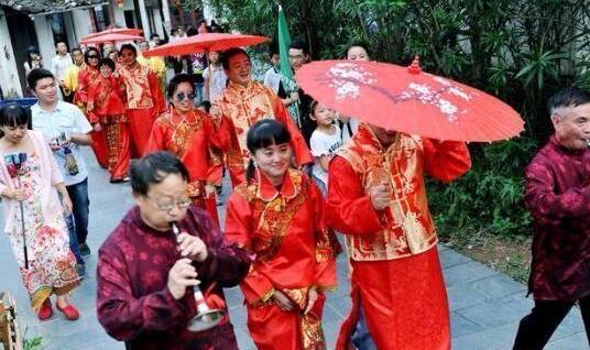 准婆婆過壽，我送去生日蛋糕，聽到姑姐們的談話，我不想嫁了