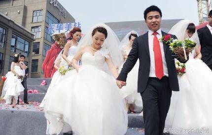 婆婆住院，女子轉帳八千塊錢，看到一條撤回的信息，她決定離婚