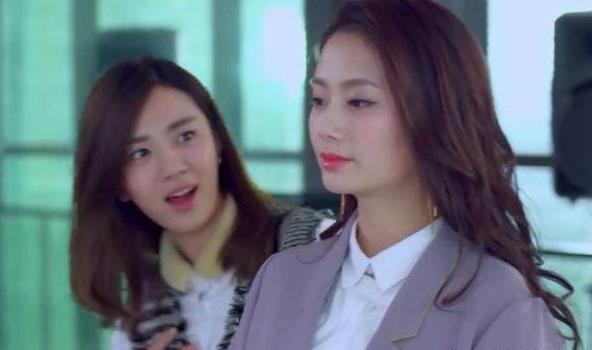 小姑子結婚我隨禮一千，臨走時她給我一張卡，查餘額後我火冒三丈