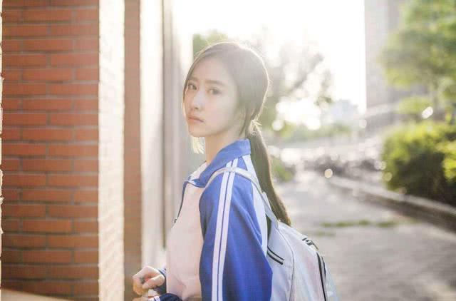 回婆家看望女兒，吃飯時發現五歲女兒怪怪的，得知原因我掀了桌子