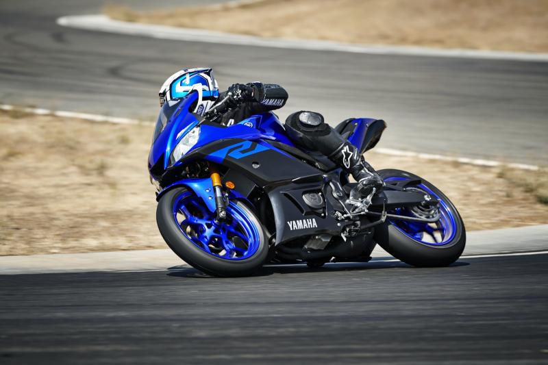 倒叉、下置分離把搭載，2019 YAMAHA YZF-R3泰國發表